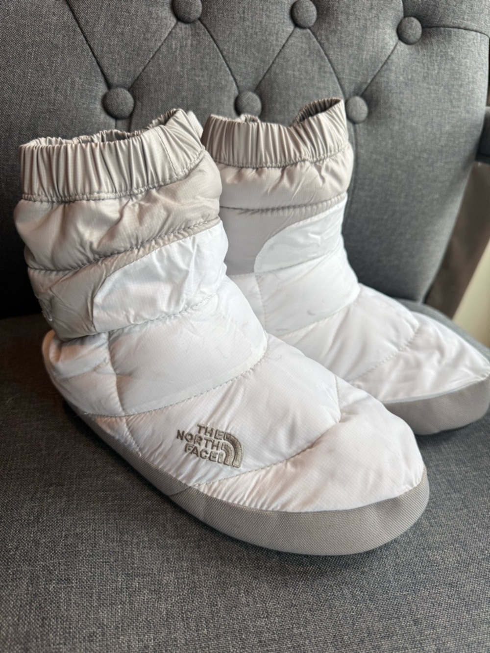 North Face 700 Puffer Bootie Slippers Small White Grey - Camping Warm
